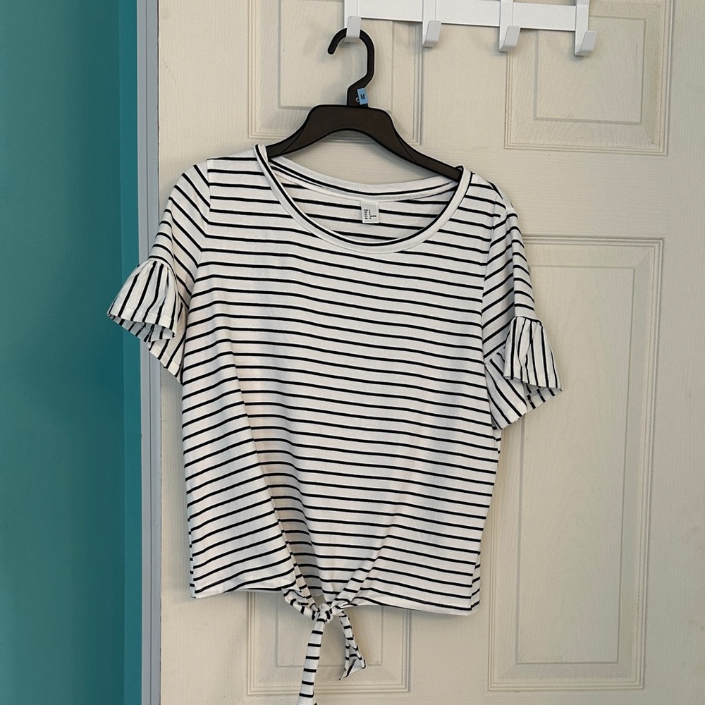 Source Unknown Black and White Striped Tie-Front Tee